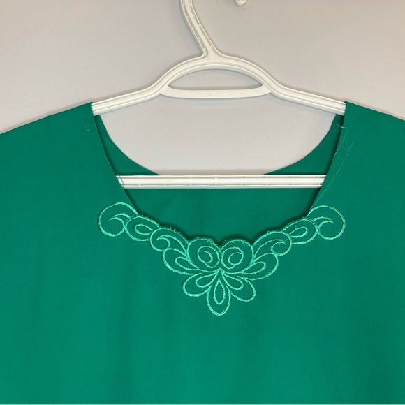 Vintage green embroidered tank - Picture 1 of 4
